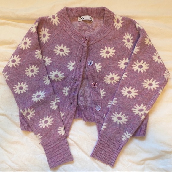 Zara Sweaters - Cropped Floral Zara Cardigan (medium)